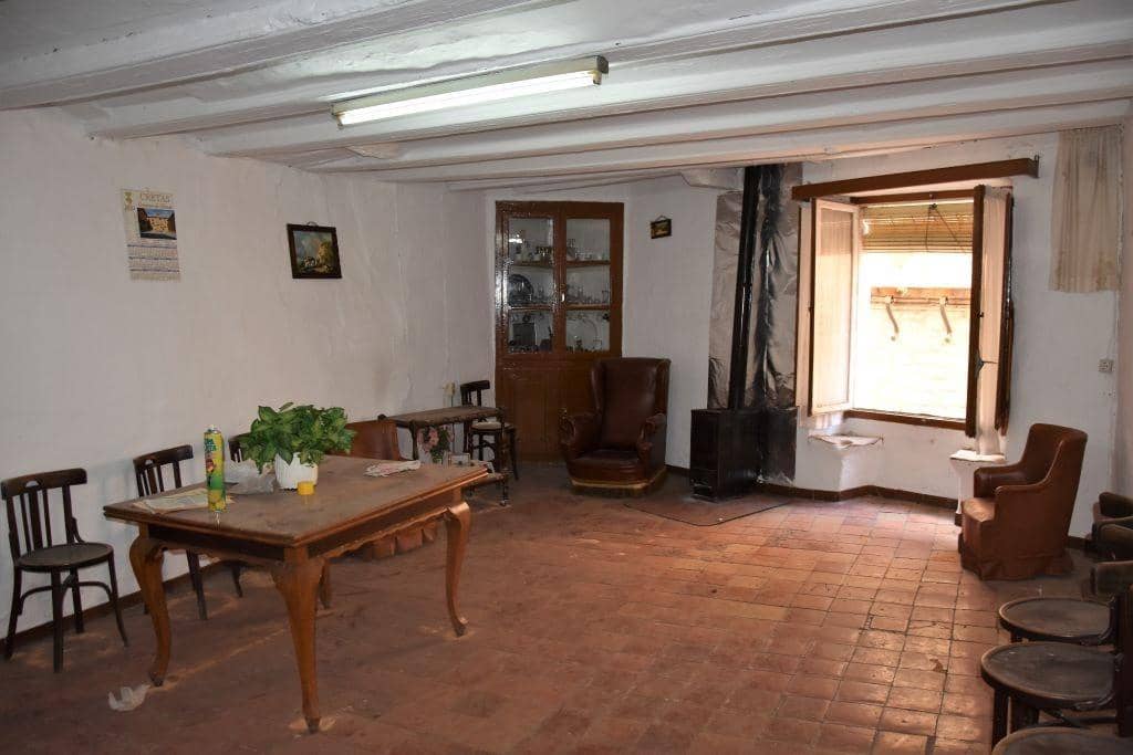 6 soverom Hus til salgs i Cretas med garasje - € 85 000 (Ref: 9150152)