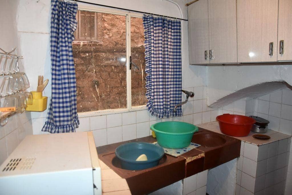 6 soverom Hus til salgs i Cretas med garasje - € 85 000 (Ref: 9150152)