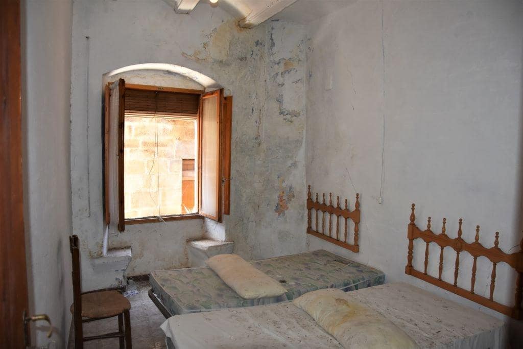 6 soverom Hus til salgs i Cretas med garasje - € 85 000 (Ref: 9150152)