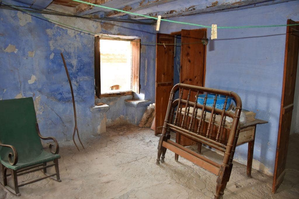 6 soverom Hus til salgs i Cretas med garasje - € 85 000 (Ref: 9150152)