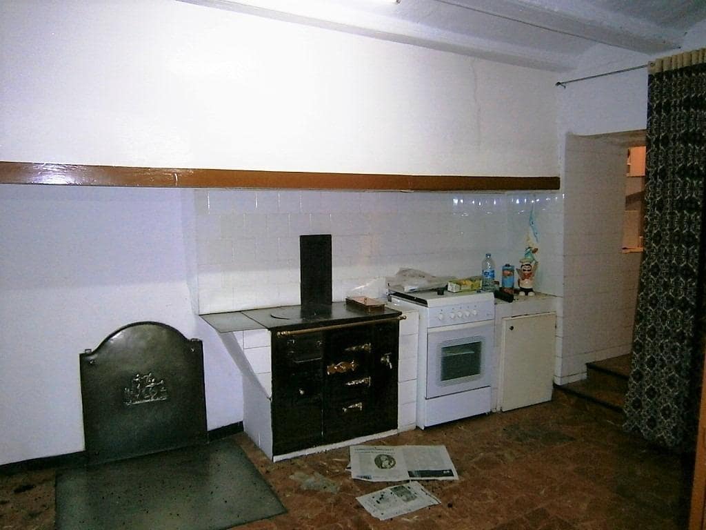 6 soverom Hus til salgs i Cretas med garasje - € 85 000 (Ref: 9150152)