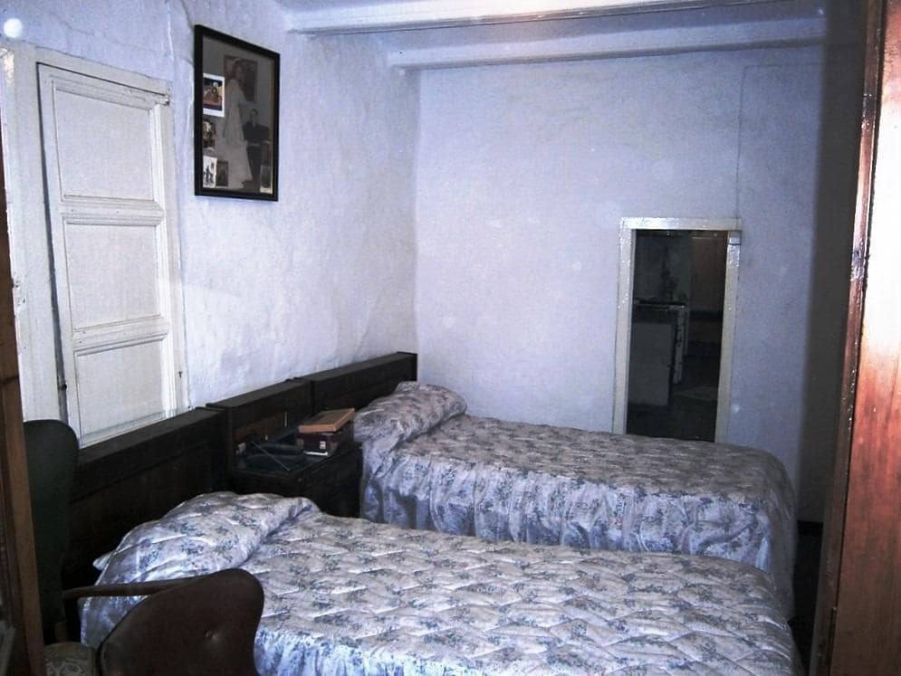 6 soverom Hus til salgs i Cretas med garasje - € 85 000 (Ref: 9150152)