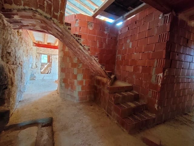 5 bedroom Finca/Country House for sale in La Portellada - € 214,000 (Ref: 9150160)