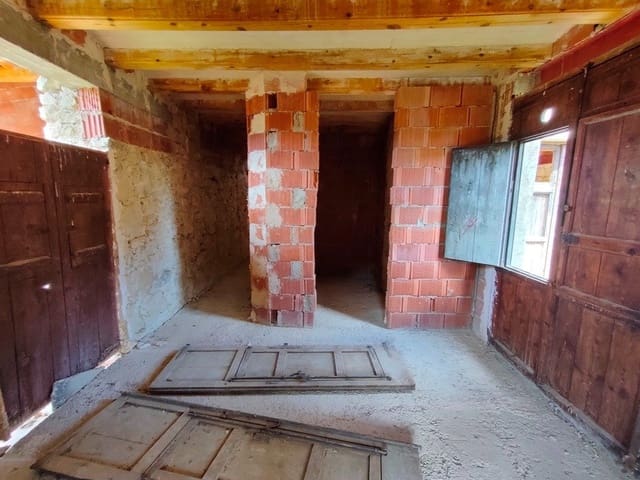 5 bedroom Finca/Country House for sale in La Portellada - € 214,000 (Ref: 9150160)