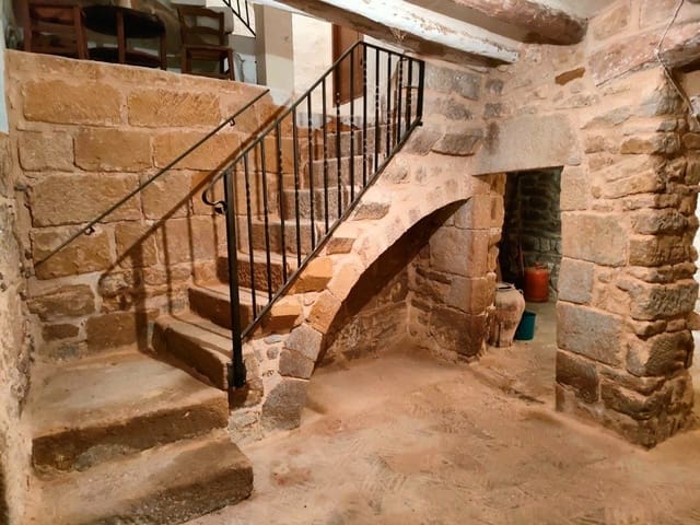 5 bedroom Townhouse for sale in Calaceite - € 75,000 (Ref: 9150168)