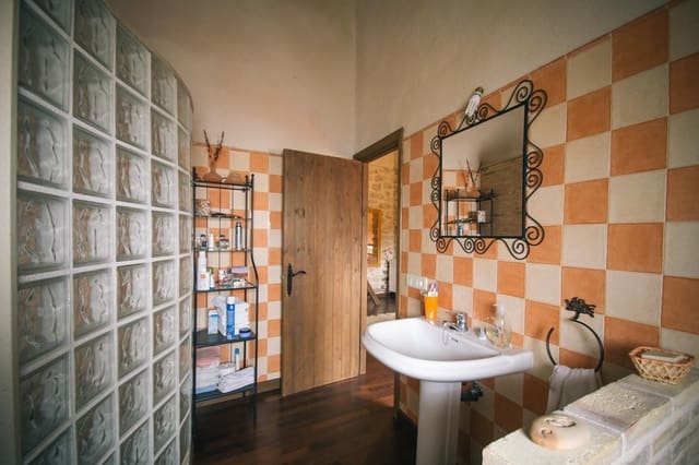 4 soveværelse Villa til salg i Cretas med garage - € 299.000 (Ref: 9150184)