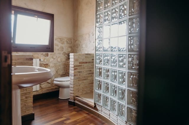 4 soveværelse Villa til salg i Cretas med garage - € 299.000 (Ref: 9150184)