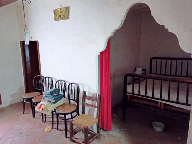 15 soverom Hus til salgs i La Portellada med garasje - € 54 000 (Ref: 9150187)