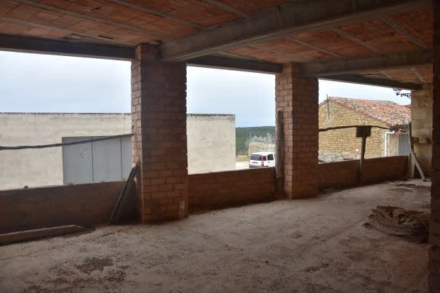 Townhouse for sale in Torre del Compte - € 100,000 (Ref: 9150210)