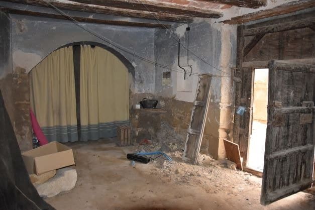 Townhouse for sale in Torre del Compte - € 100,000 (Ref: 9150210)