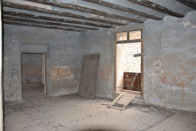 Townhouse for sale in Torre del Compte - € 100,000 (Ref: 9150210)