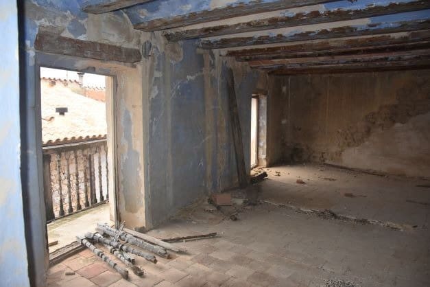 Townhouse for sale in Torre del Compte - € 100,000 (Ref: 9150210)