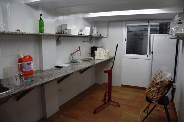 Commercial for sale in Arens de Lledó with garage - € 600,000 (Ref: 9150223)