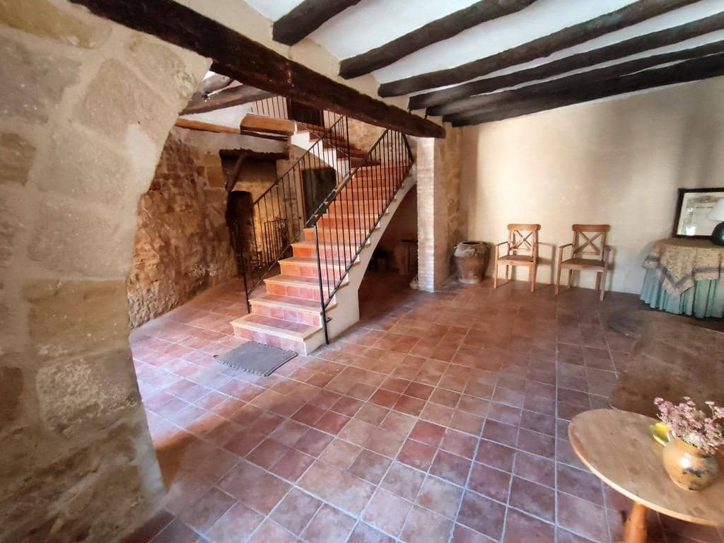 Casa de 6 habitaciones en Valjunquera en venta - 145.000 € (Ref: 9150232)