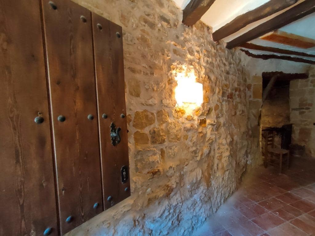 Casa de 6 habitaciones en Valjunquera en venta - 145.000 € (Ref: 9150232)