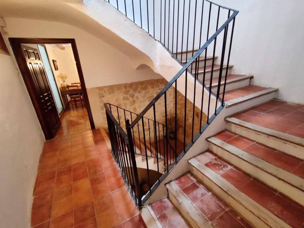 Casa de 6 habitaciones en Valjunquera en venta - 145.000 € (Ref: 9150232)