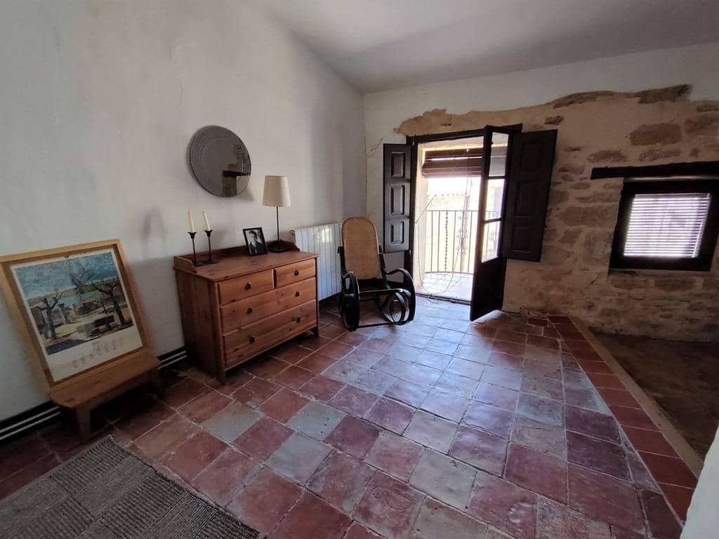 Casa de 6 habitaciones en Valjunquera en venta - 145.000 € (Ref: 9150232)