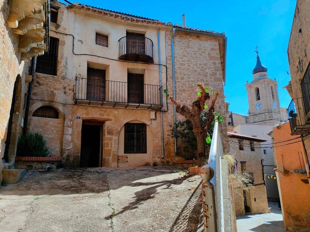 Casa de 6 habitaciones en Valjunquera en venta - 145.000 € (Ref: 9150232)