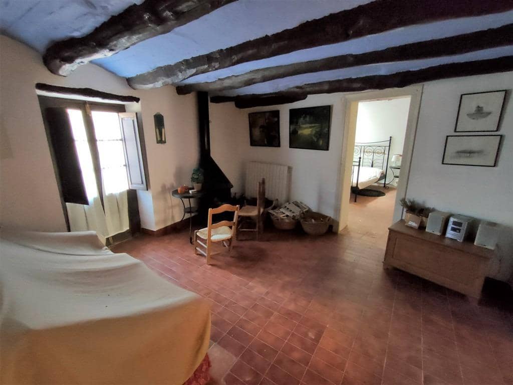 Casa de 6 habitaciones en Valjunquera en venta - 145.000 € (Ref: 9150232)