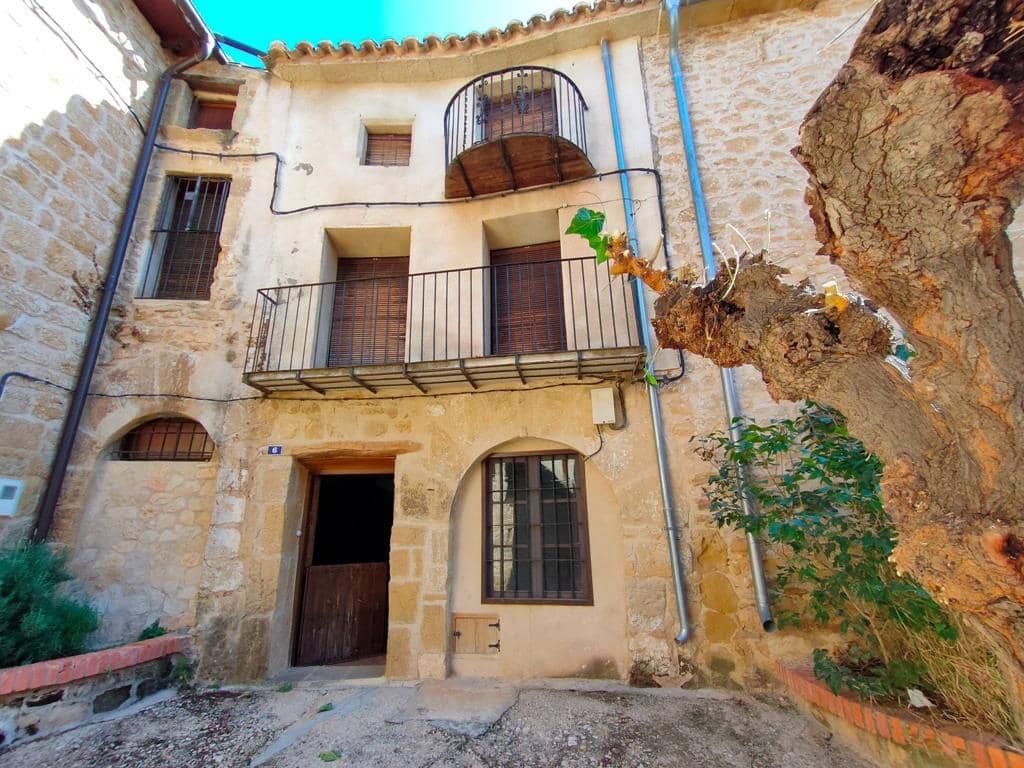 Casa de 6 habitaciones en Valjunquera en venta - 145.000 € (Ref: 9150232)