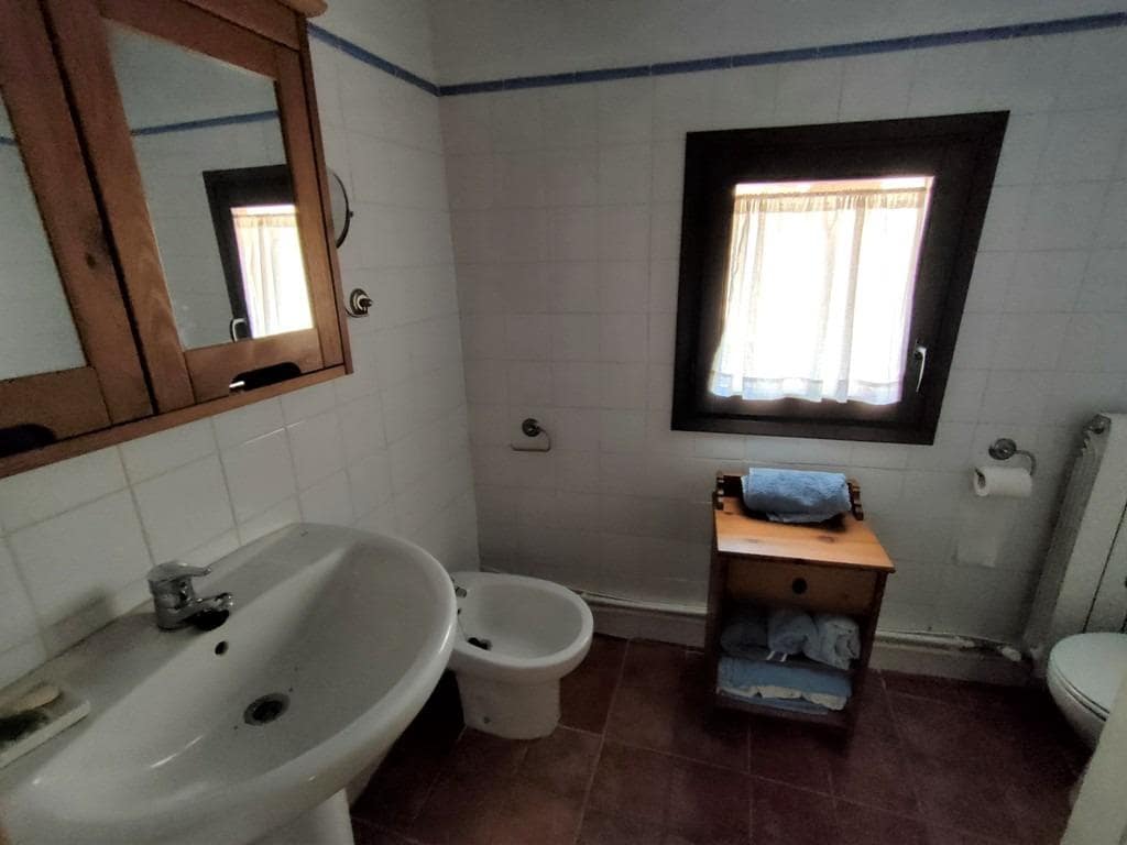 Casa de 6 habitaciones en Valjunquera en venta - 145.000 € (Ref: 9150232)