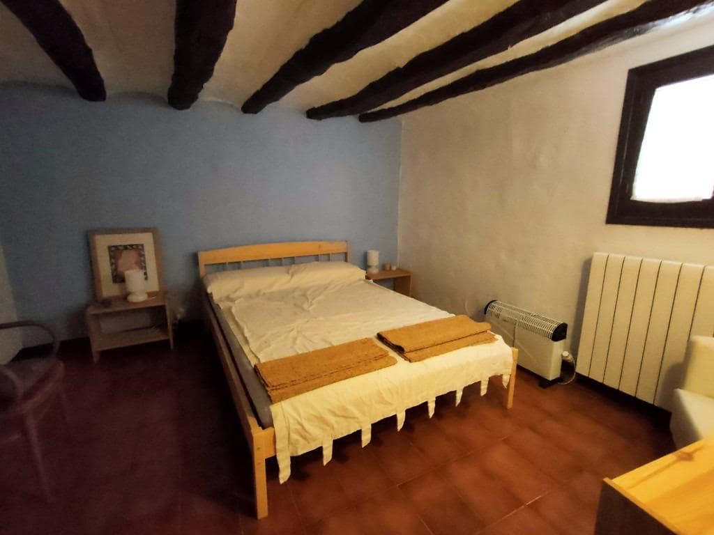 Casa de 6 habitaciones en Valjunquera en venta - 145.000 € (Ref: 9150232)