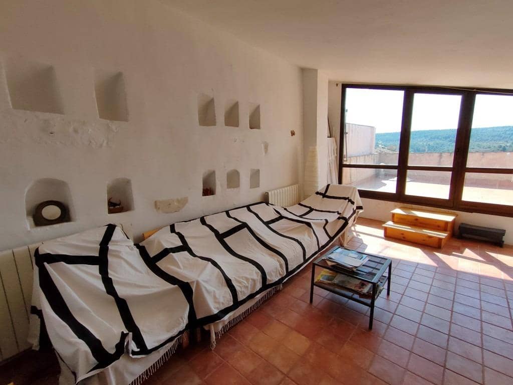 Casa de 6 habitaciones en Valjunquera en venta - 145.000 € (Ref: 9150232)