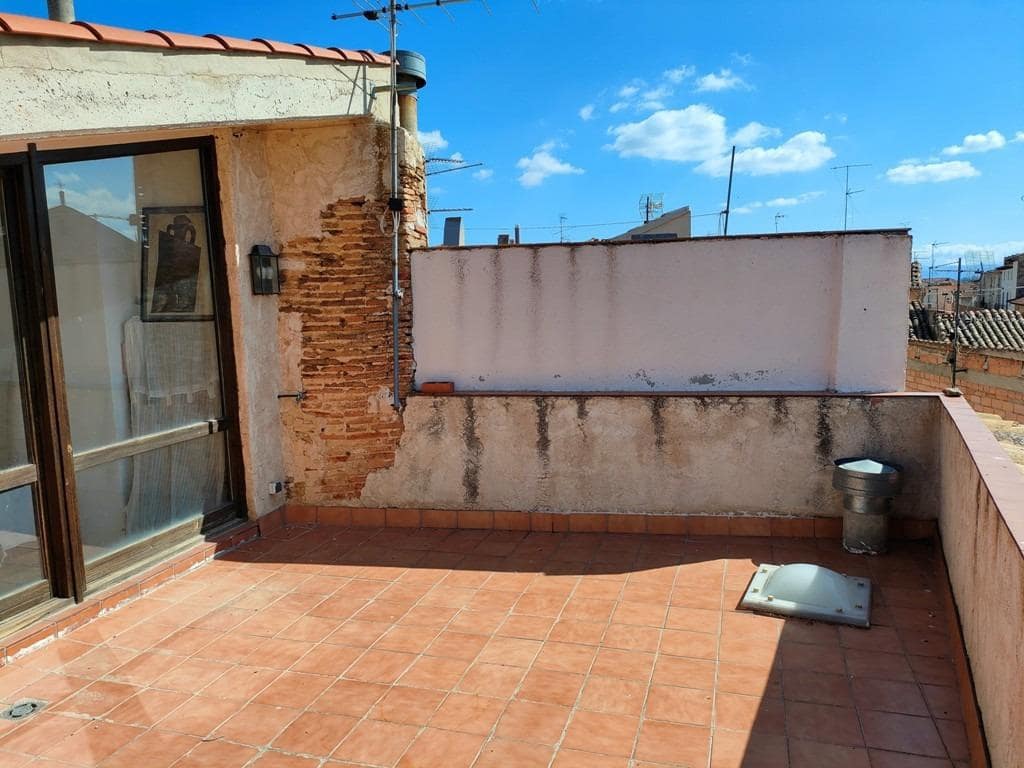 Casa de 6 habitaciones en Valjunquera en venta - 145.000 € (Ref: 9150232)