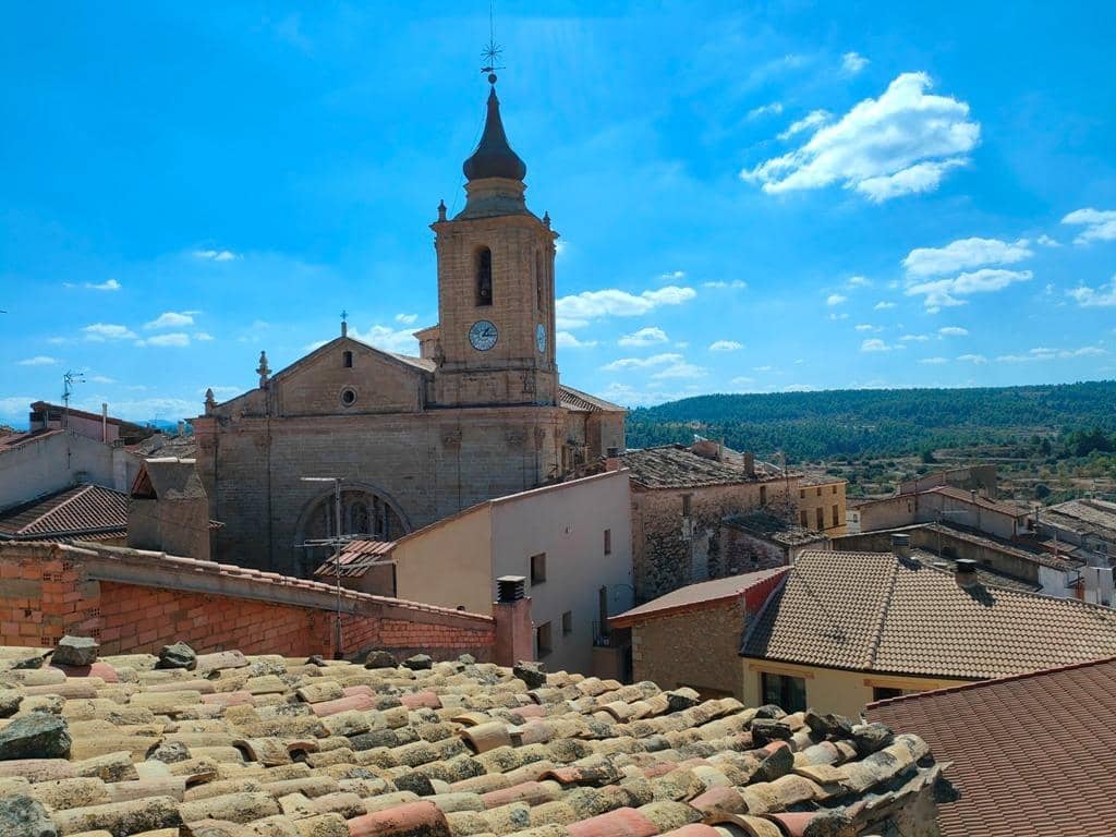 Casa de 6 habitaciones en Valjunquera en venta - 145.000 € (Ref: 9150232)