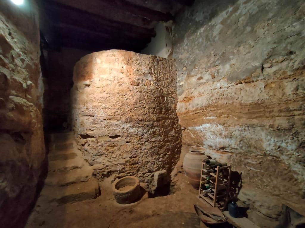 Casa de 6 habitaciones en Valjunquera en venta - 145.000 € (Ref: 9150232)