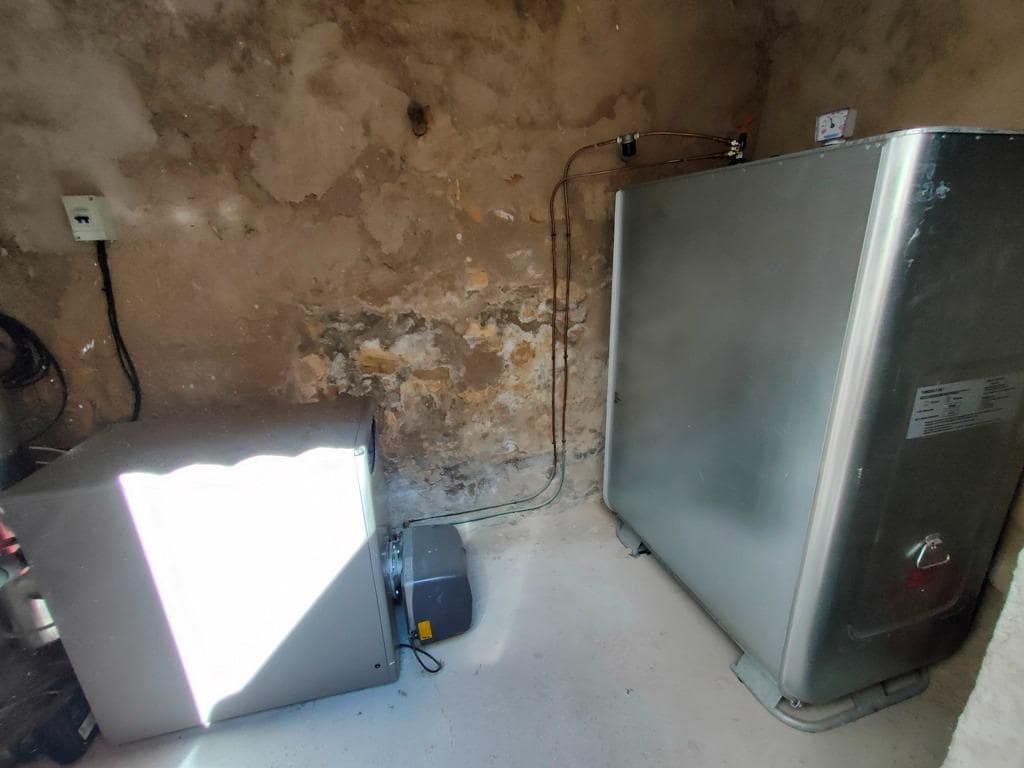 Casa de 6 habitaciones en Valjunquera en venta - 145.000 € (Ref: 9150232)