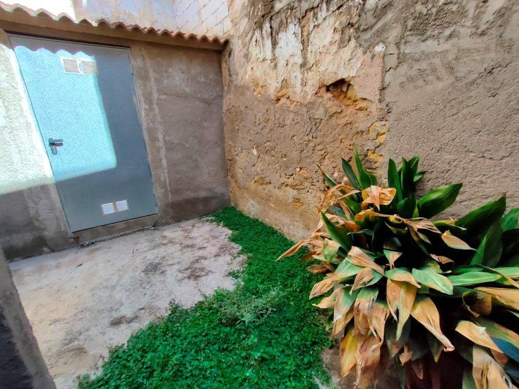 Casa de 6 habitaciones en Valjunquera en venta - 145.000 € (Ref: 9150232)