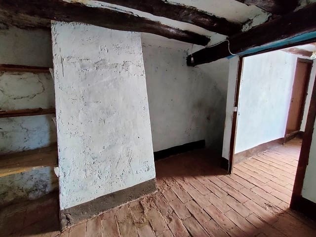 Townhouse for sale in La Portellada - € 36,000 (Ref: 9150236)