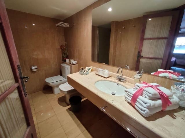 6 soveværelse Byhus til salg i Valderrobres - € 590.000 (Ref: 9150251)