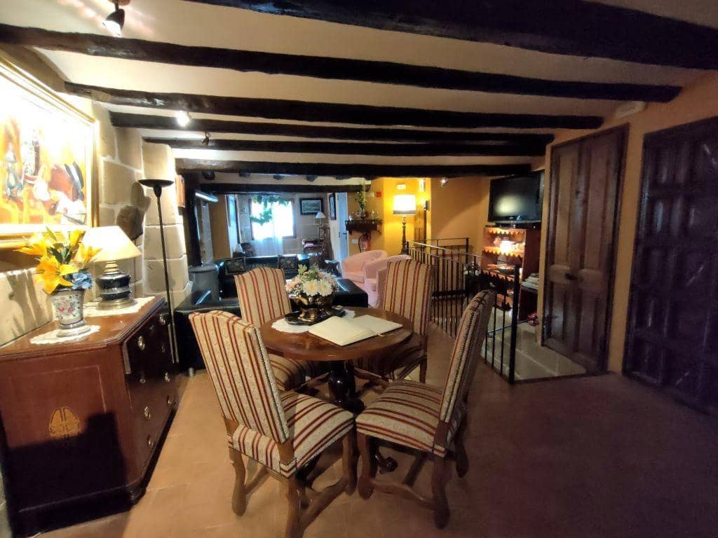 6 soveværelse Byhus til salg i Valderrobres - € 590.000 (Ref: 9150251)