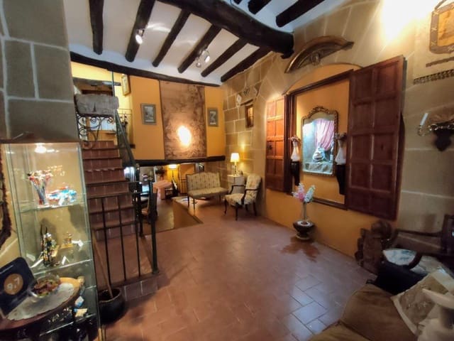 6 soveværelse Byhus til salg i Valderrobres - € 590.000 (Ref: 9150251)