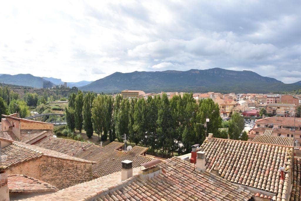 6 soveværelse Byhus til salg i Valderrobres - € 590.000 (Ref: 9150251)