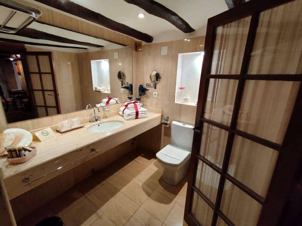 6 soveværelse Byhus til salg i Valderrobres - € 590.000 (Ref: 9150251)