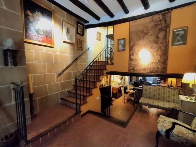 6 soveværelse Byhus til salg i Valderrobres - € 590.000 (Ref: 9150251)