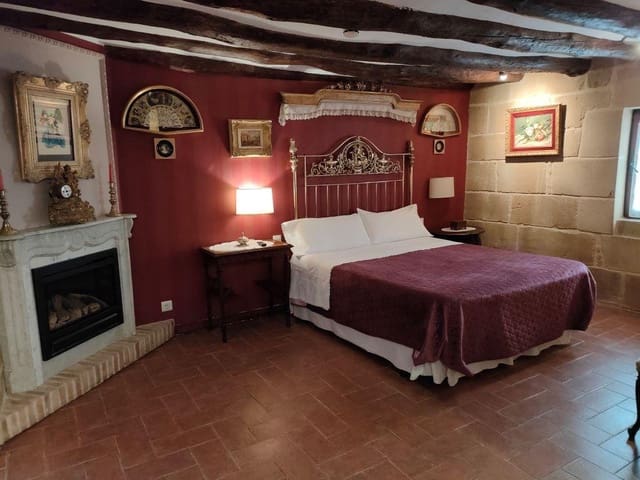 6 soveværelse Byhus til salg i Valderrobres - € 590.000 (Ref: 9150251)