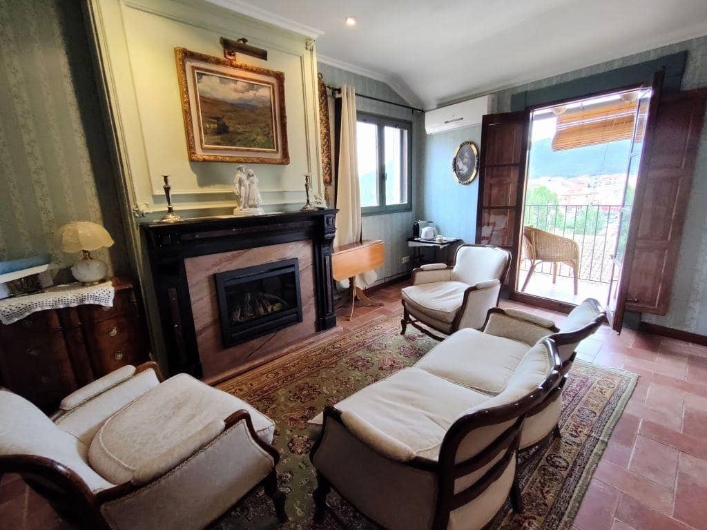 6 soveværelse Byhus til salg i Valderrobres - € 590.000 (Ref: 9150251)