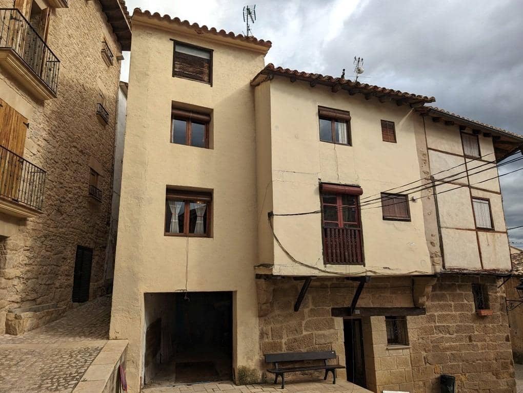 5 soveværelse Byhus til salg i Valderrobres med garage - € 110.000 (Ref: 9150254)