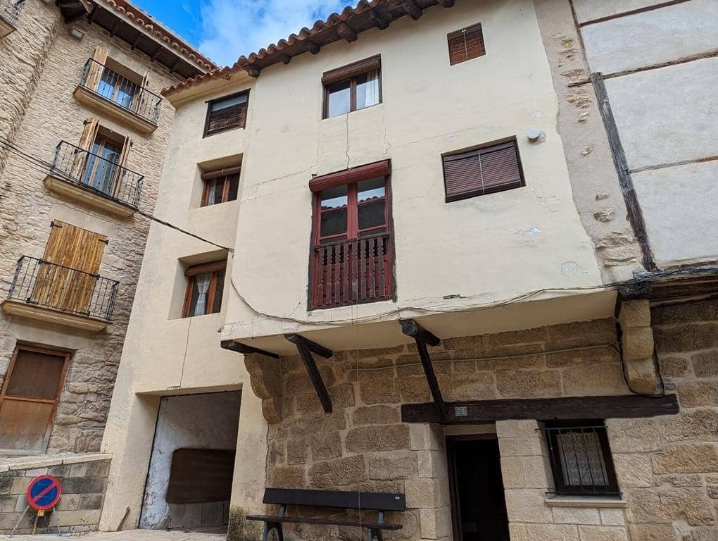 5 soveværelse Byhus til salg i Valderrobres med garage - € 110.000 (Ref: 9150254)