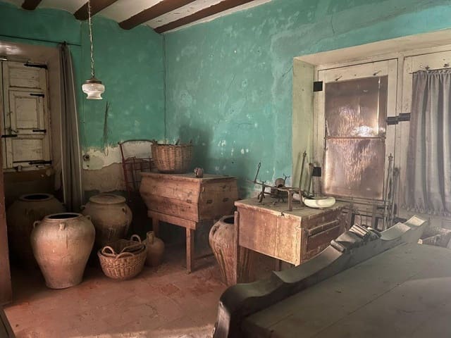 8 bedroom Townhouse for sale in Valjunquera - € 74,000 (Ref: 9150255)