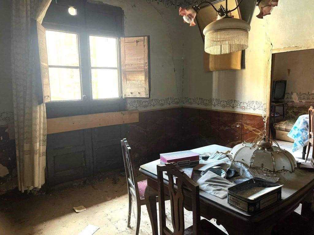 8 soveværelse Byhus til salg i Valjunquera - € 74.000 (Ref: 9150255)