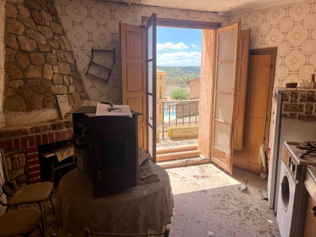 8 soveværelse Byhus til salg i Valjunquera - € 74.000 (Ref: 9150255)