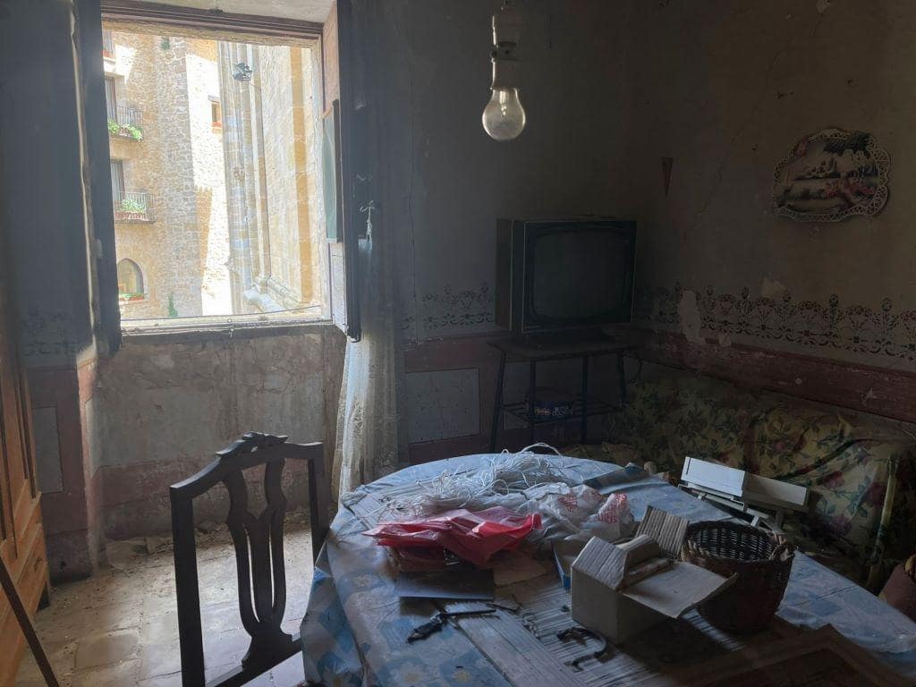 8 soveværelse Byhus til salg i Valjunquera - € 74.000 (Ref: 9150255)