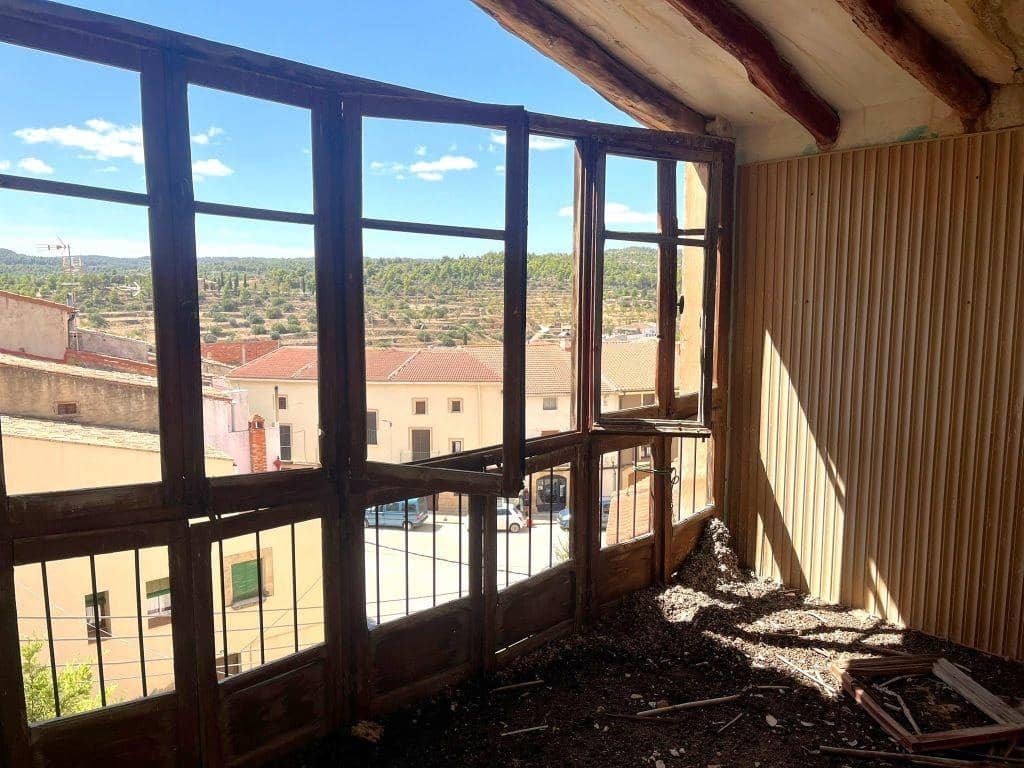 8 soveværelse Byhus til salg i Valjunquera - € 74.000 (Ref: 9150255)