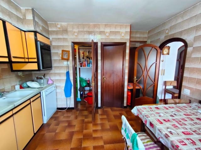 5 bedroom Villa for sale in Cretas with garage - € 275,000 (Ref: 9150270)