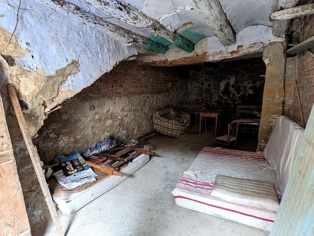 3 bedroom Townhouse for sale in La Portellada with garage - € 22,500 (Ref: 9150283)